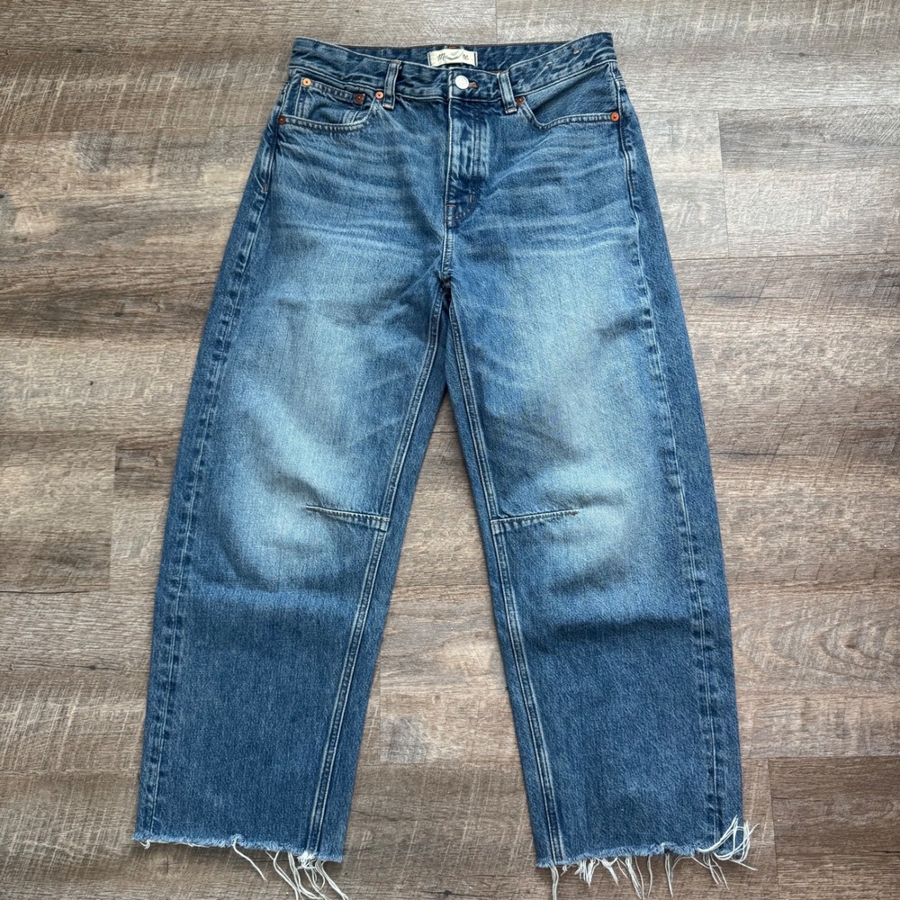 Madewell The Darted Barrel-Leg Jean Size 26 Relaxed Blue Raw Hem DM7793